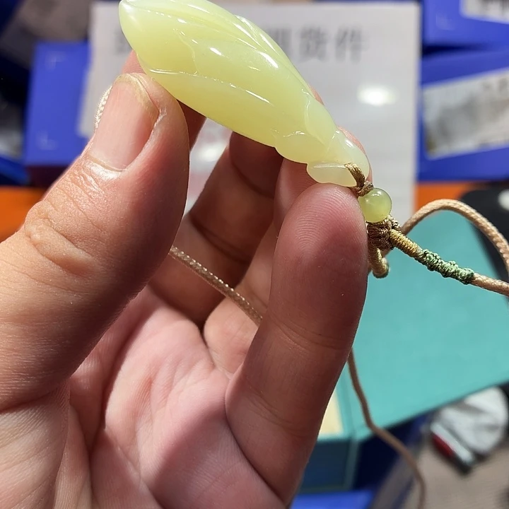 颈饰未镶嵌和田玉（糖玉）