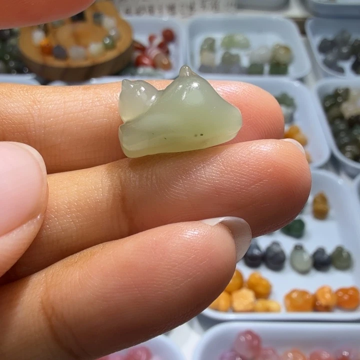 和田玉未镶嵌珠宝半成品