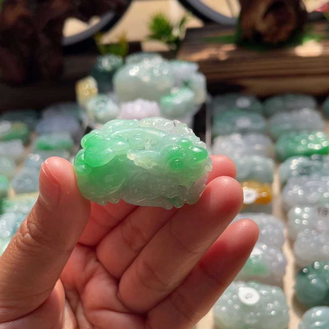 翡翠颈饰未镶嵌貔貅