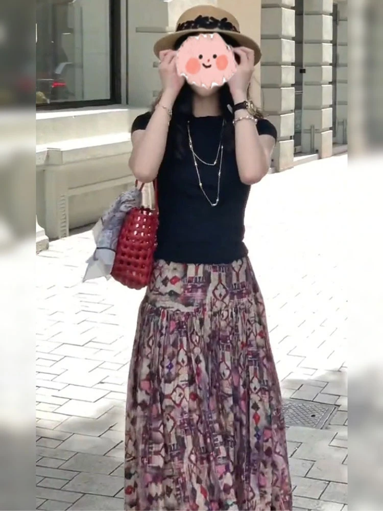 夏季女装新款2025气质显瘦黑色冰丝上衣时尚碎花高腰半身裙两件套