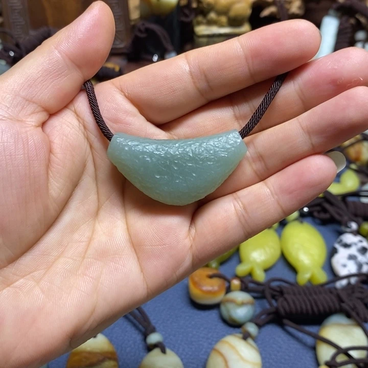 未镶嵌蛇纹石玉颈饰