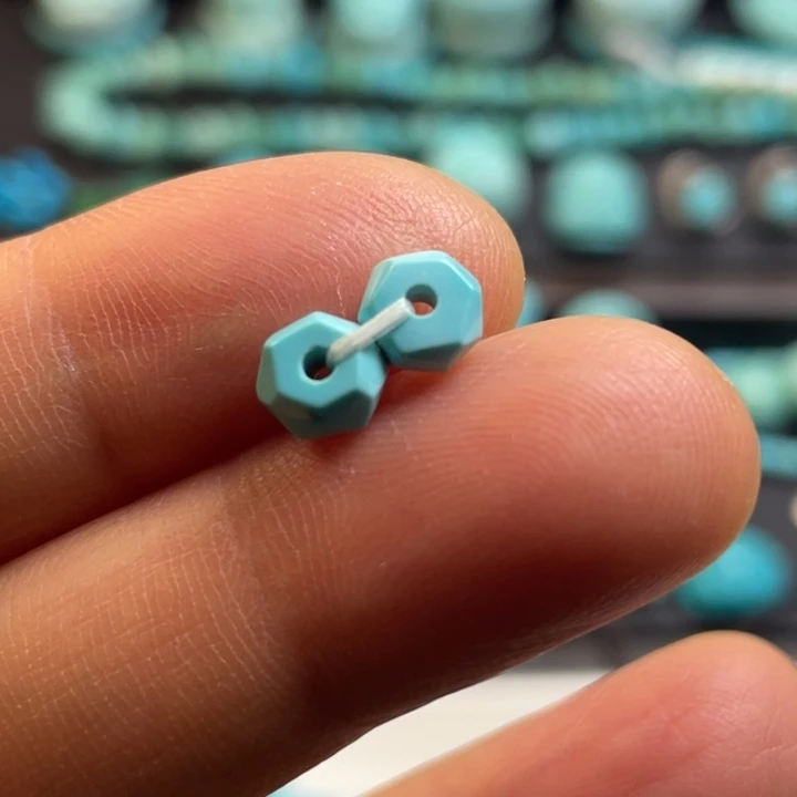 杭***生绿松石未镶嵌颈饰