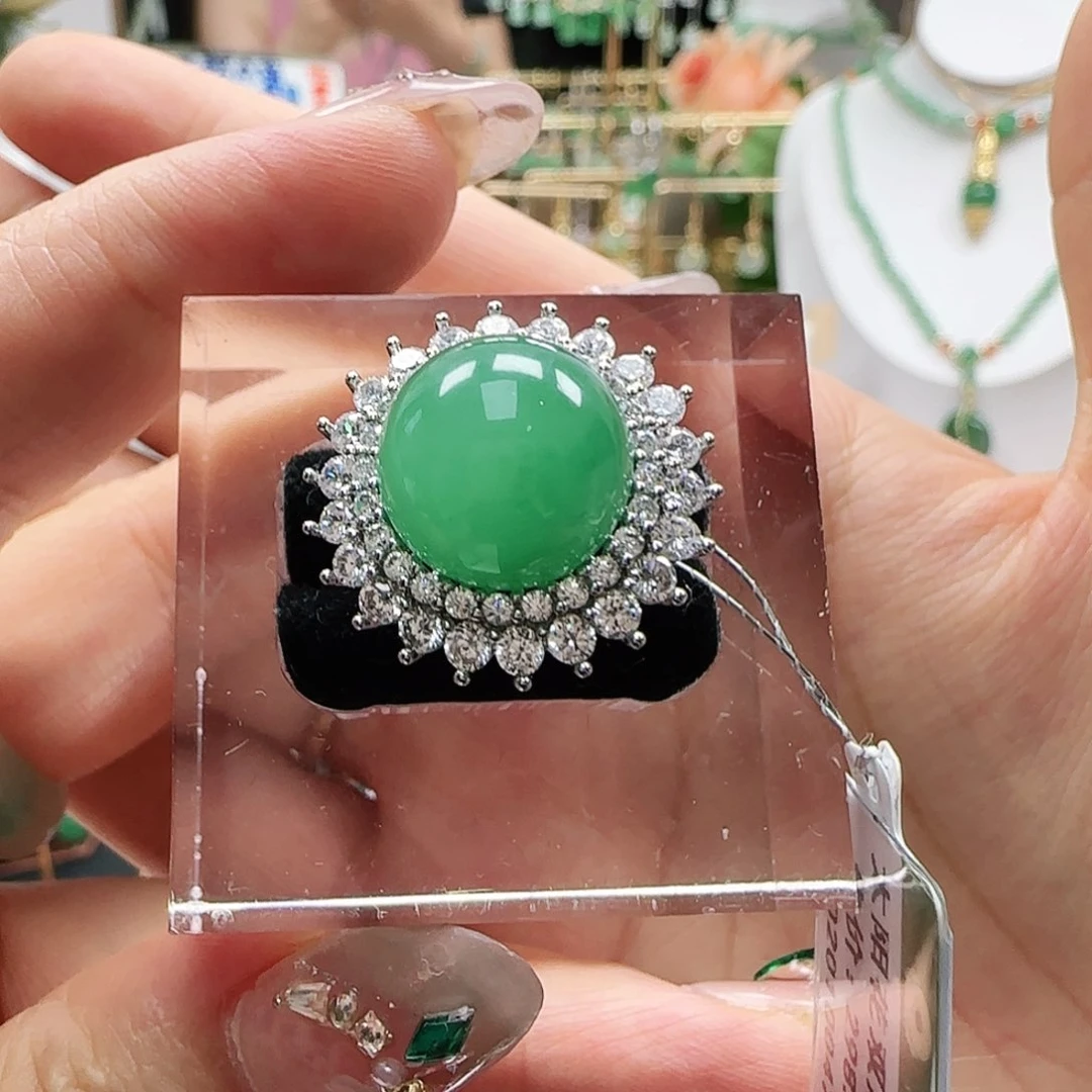 石英质玉（非洲翠）未镶嵌戒指