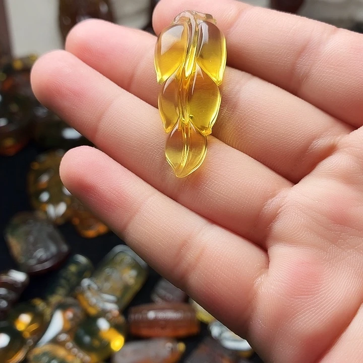 琥珀颈饰未镶嵌..