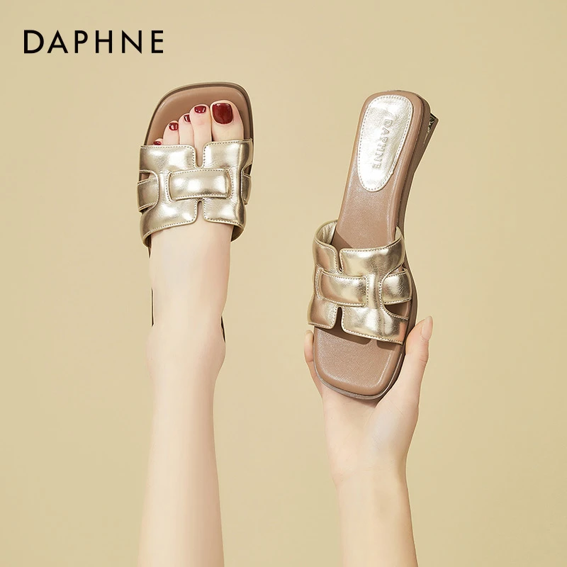 达芙妮一字拖鞋女2025新款夏季外穿粗跟凉鞋百搭露趾低跟方头凉拖