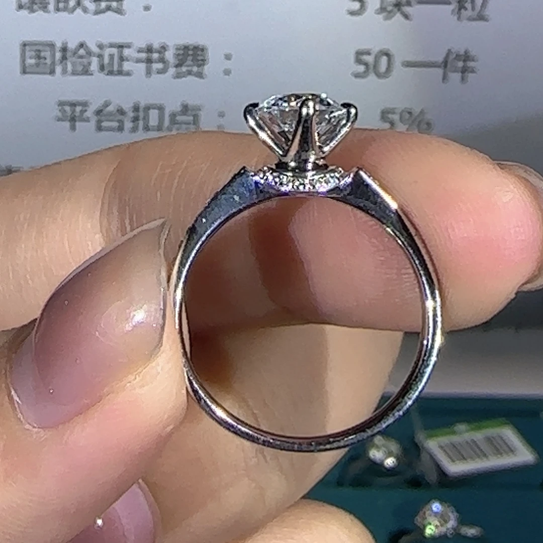 实验室培育钻石足铂镶嵌一克拉无冕之冠17圈口