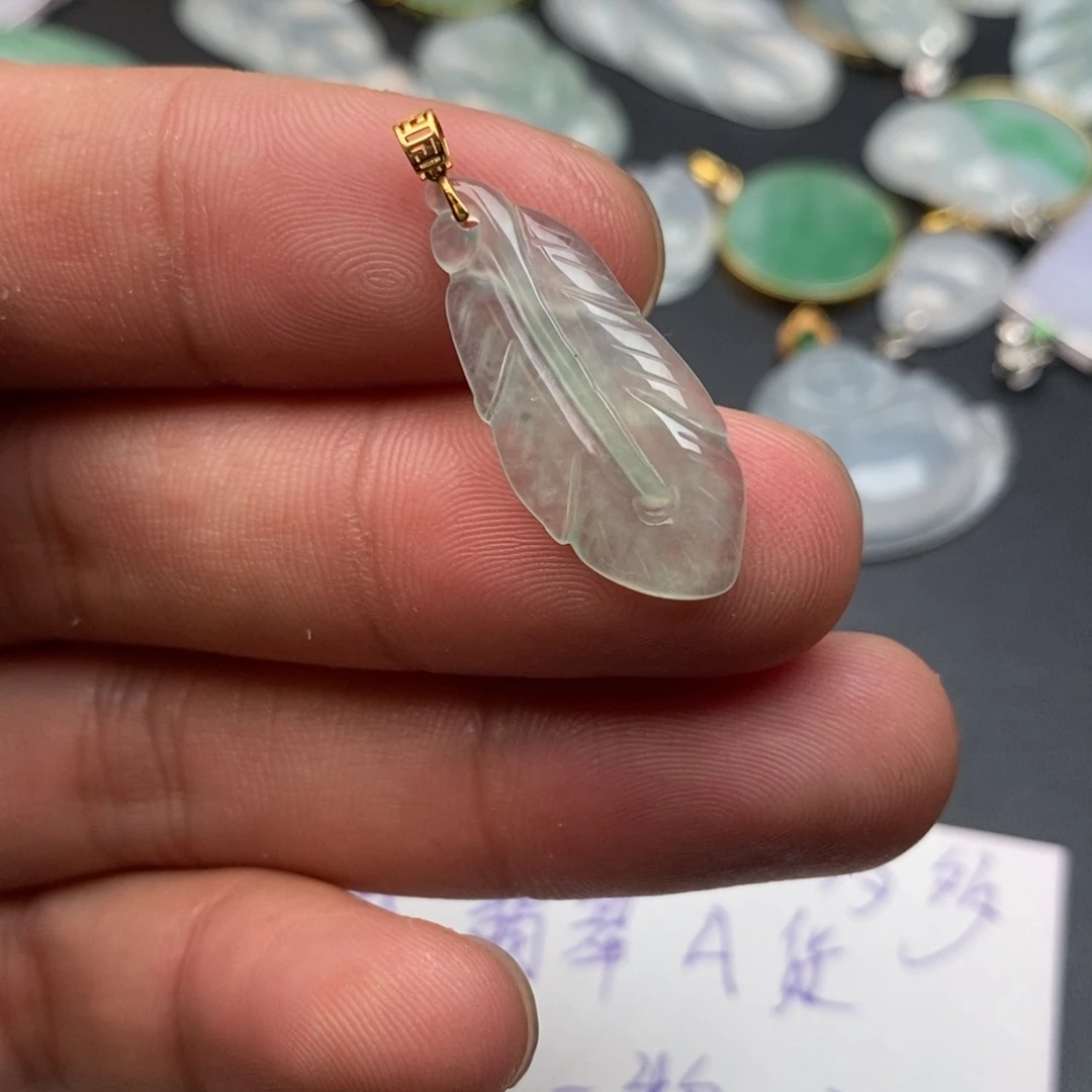 颈饰18K金镶嵌翡翠