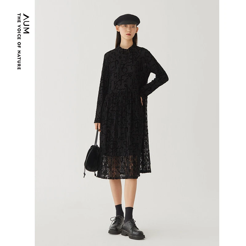 AUM/噢姆时尚简约黑色镂空蕾丝气质显瘦女士连衣裙MADE40606