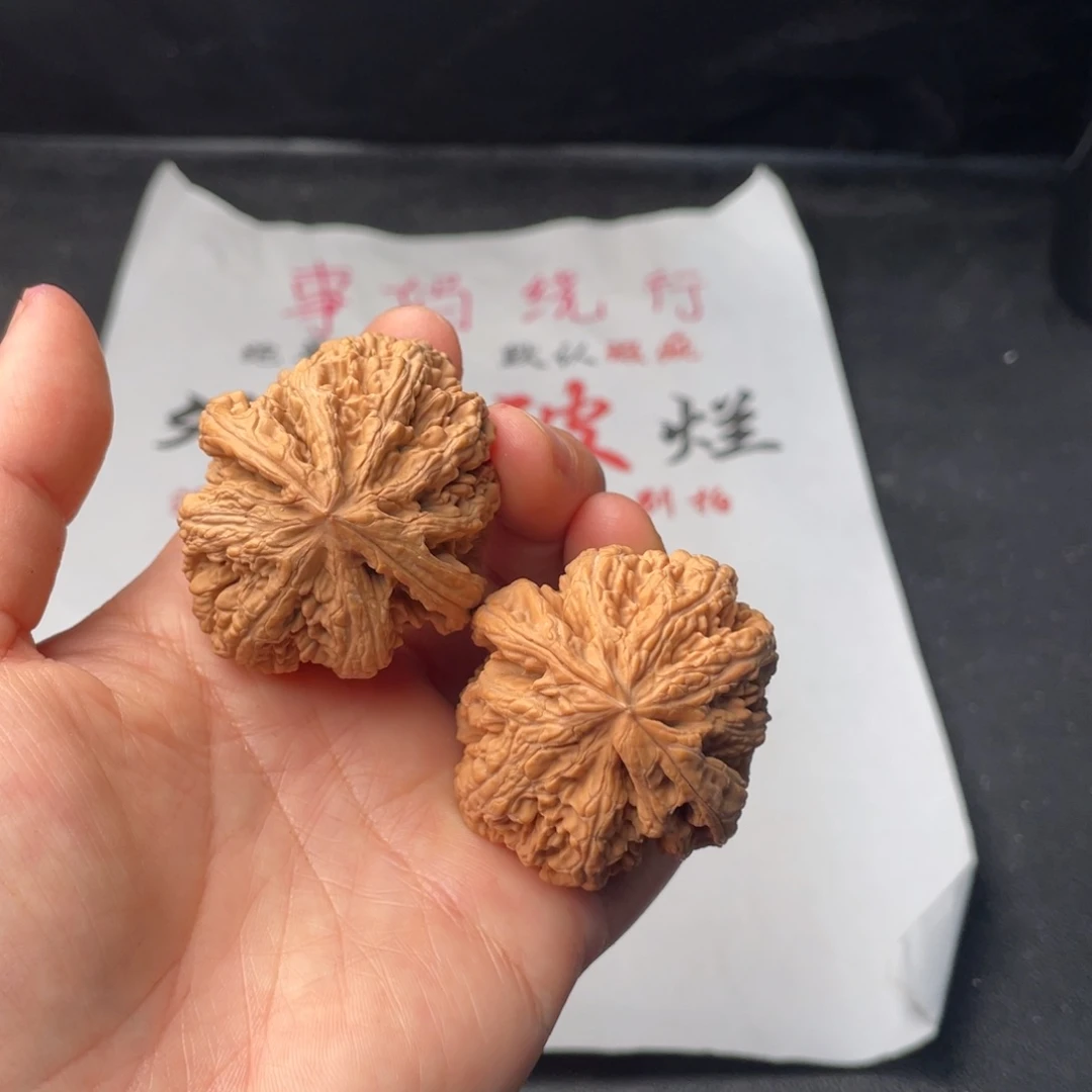 文玩核桃把件224。42粗筋