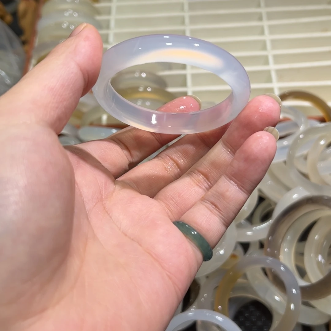 玛瑙/玉髓未镶嵌手镯54圈有包容2.5