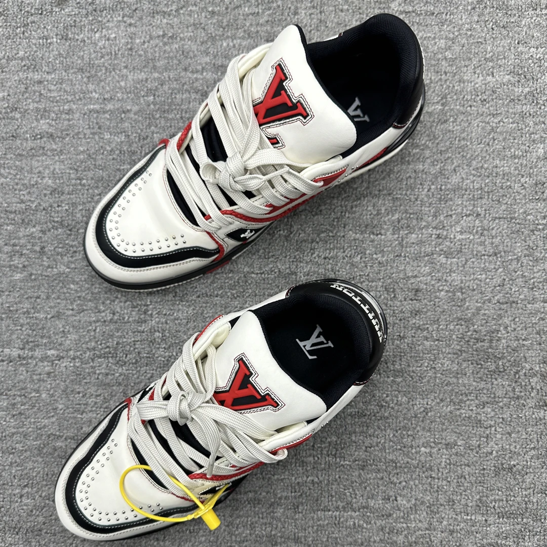99新 LouisVuitton/路易威登 40 lv trainer 黑白红铆钉板鞋99新