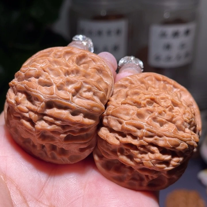 桃核吊坠         42磨50克