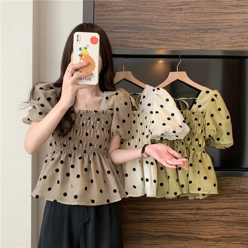 洋气短款辣妹方领茶歇浅色新款喇叭袖显瘦休闲法式休闲短袖上衣复