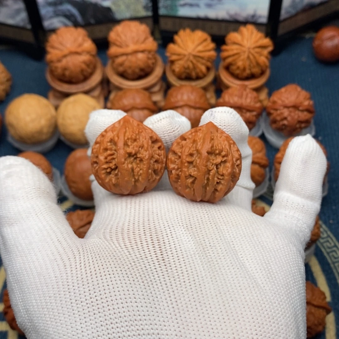 T***a把件文玩核桃九龙筋