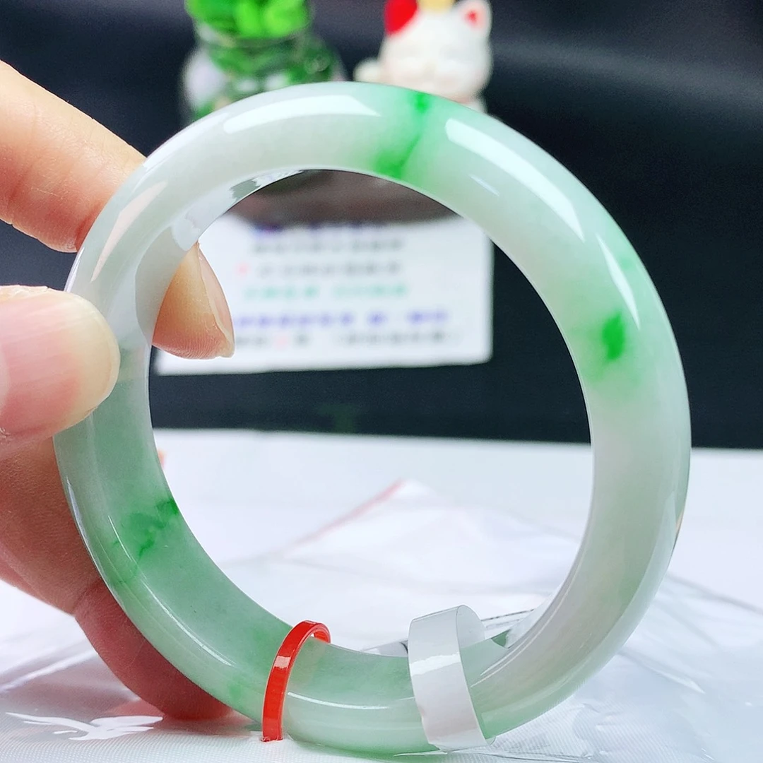 翡翠手镯未镶嵌52圈