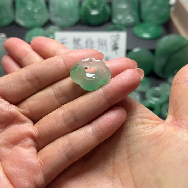 石英质玉颈饰未镶嵌?****