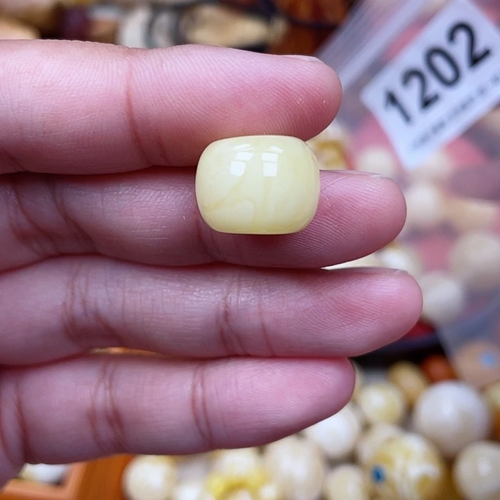 蜜蜡未镶嵌珠宝奇石15.2