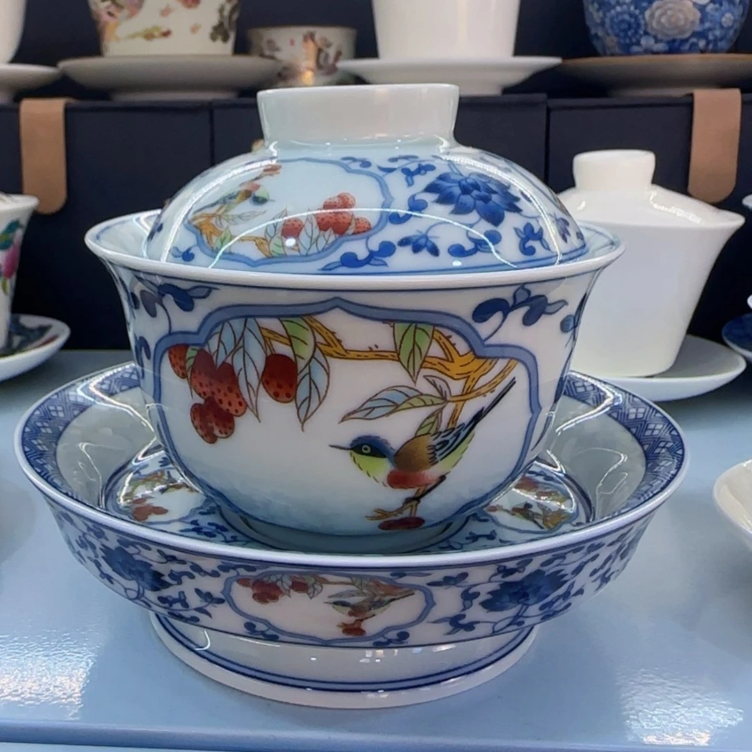 瓷片盖碗很精致很好看