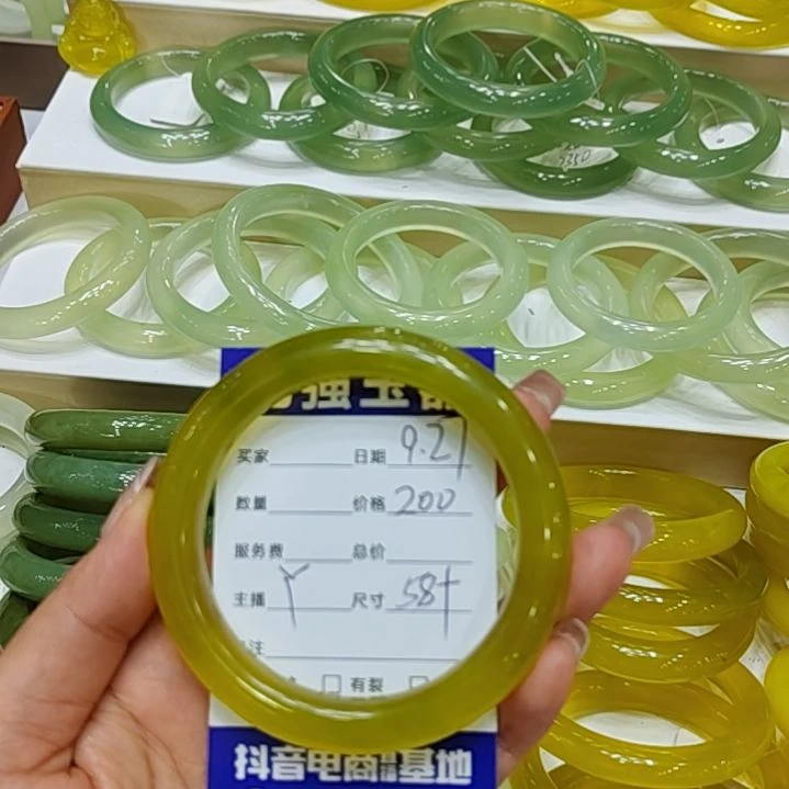 【闪购商品】未镶嵌岫玉手镯然***?岫玉