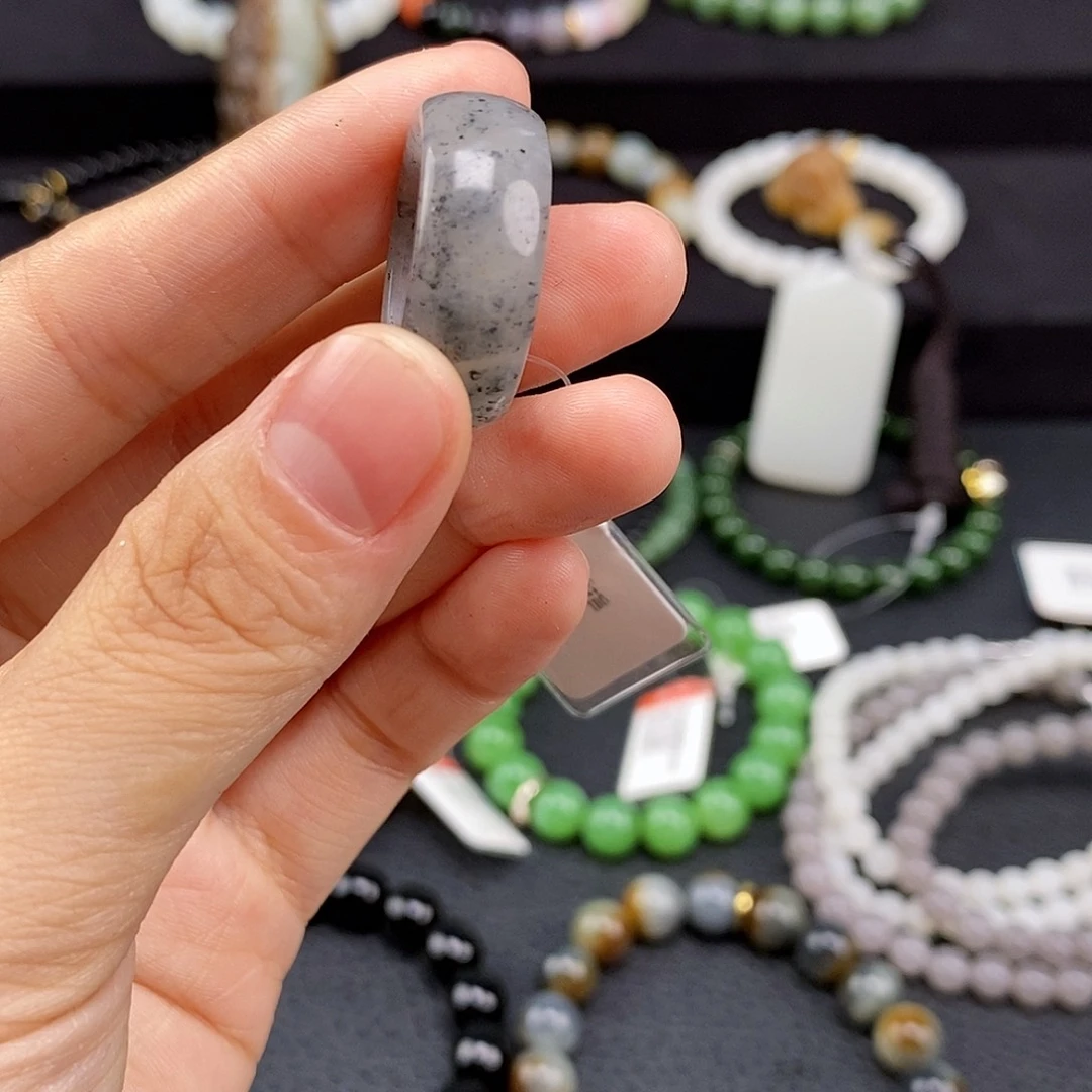 玖***玖和田玉未镶嵌手链