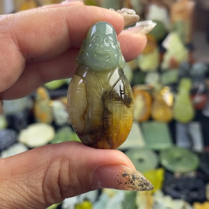 蛇纹石玉颈饰合金