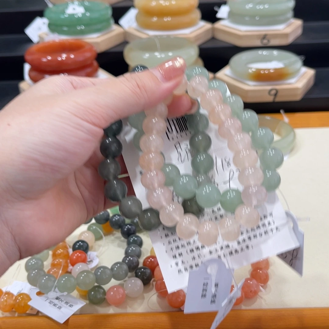未镶嵌手镯石英质玉手****?
