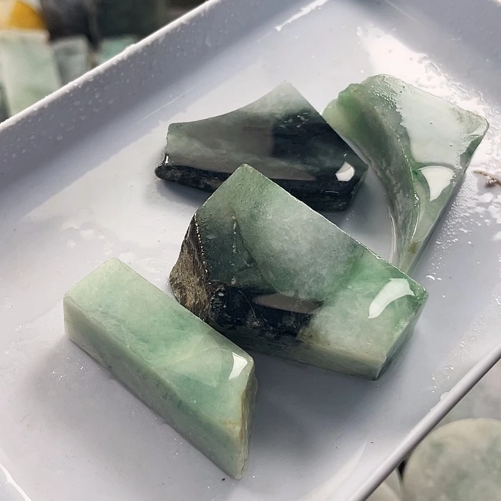 颈饰未镶嵌翡翠1