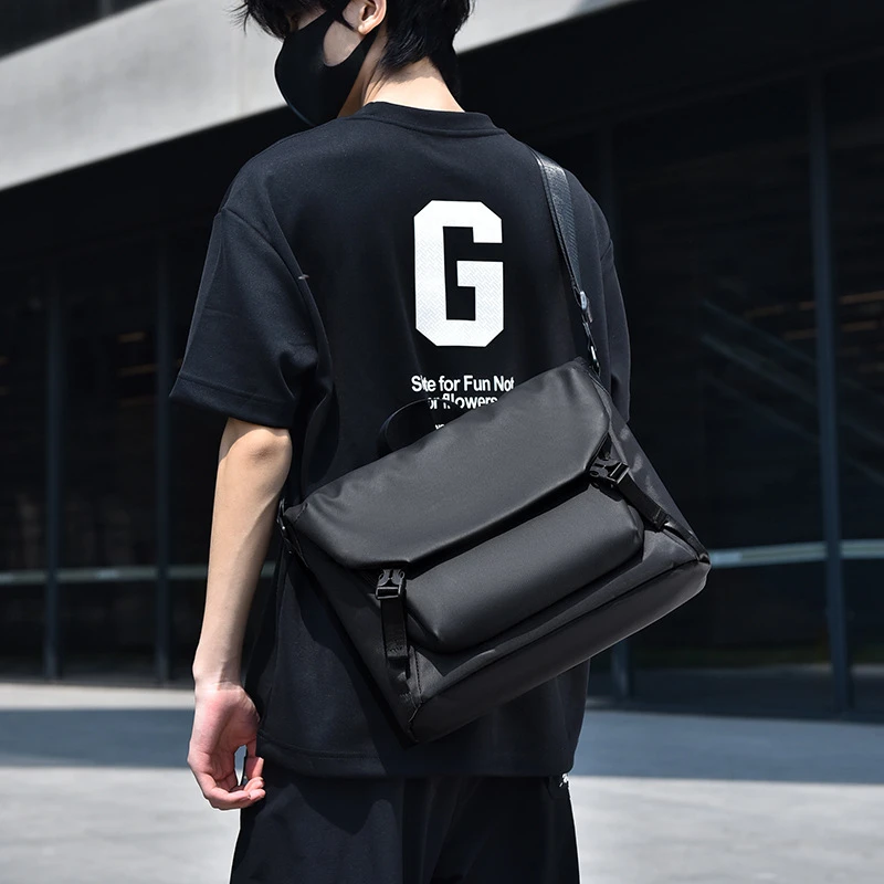 新款潮款百搭爆款气质男士大容量休闲包通勤出差时尚单肩包斜挎包