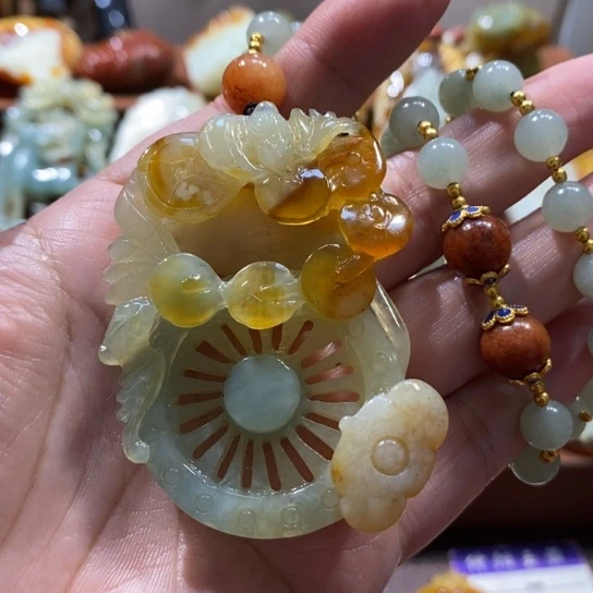 蛇纹石玉未镶嵌颈饰