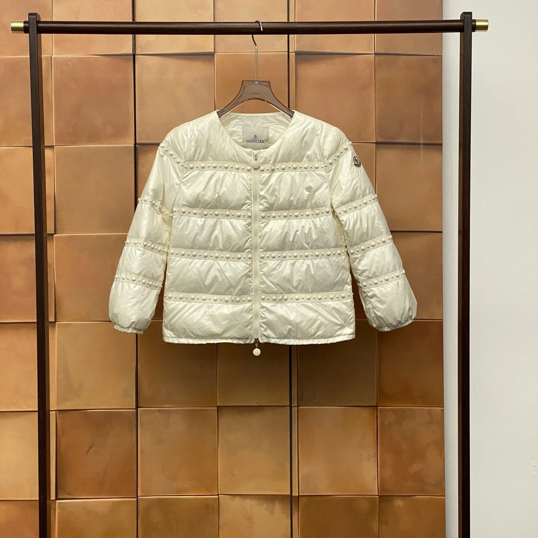 99新  Moncler Hinako白色铆钉饰边小香风羽绒服/0码/99新/29687