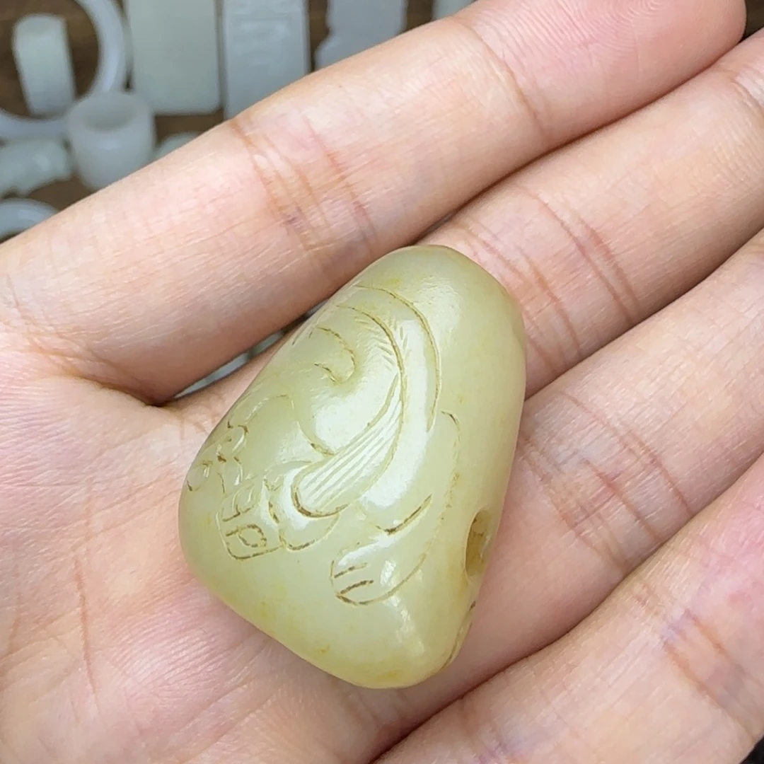 和田玉未镶嵌挂件螭龙三通