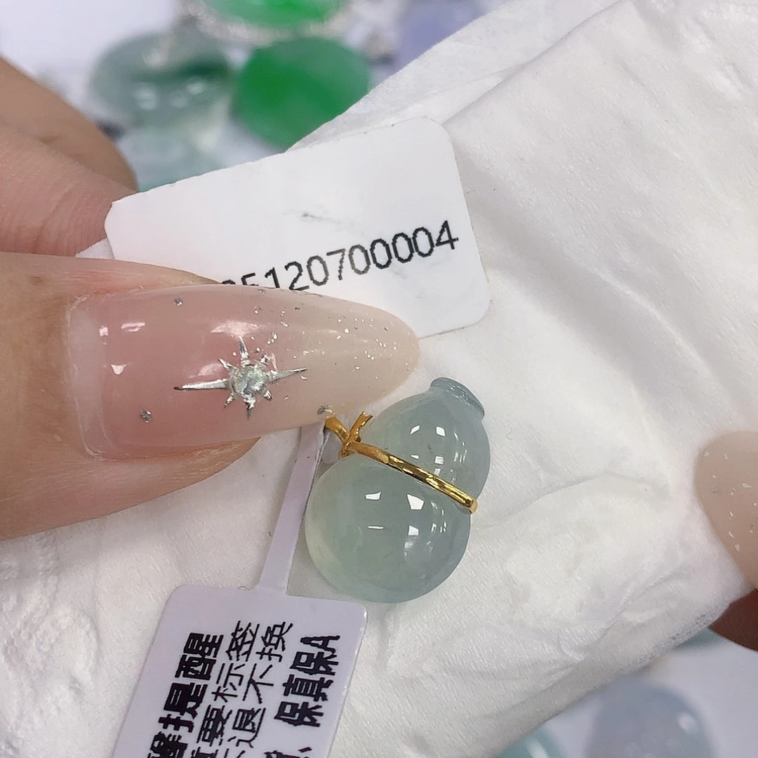 颈饰18K金镶嵌翡翠