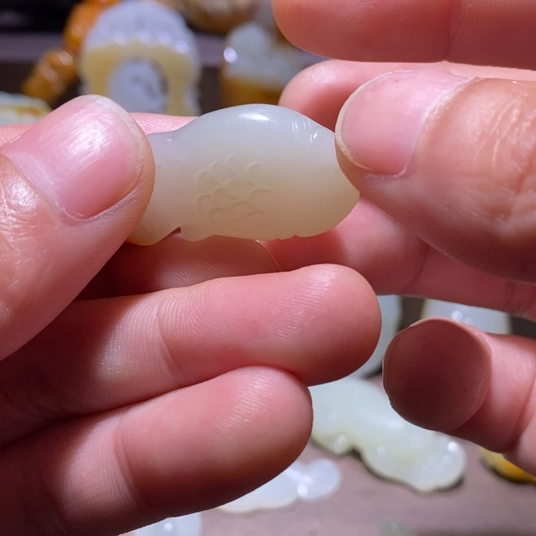 和田玉未镶嵌车挂