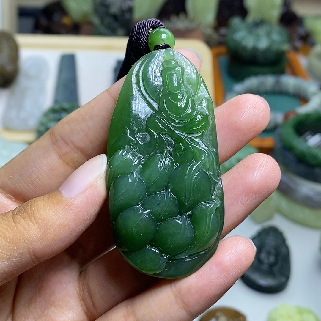 和田玉未镶嵌颈饰老**车