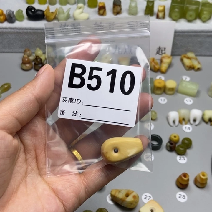 蛇纹石玉未镶嵌颈饰沐*