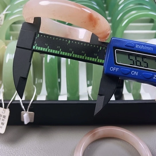 东陵石颈饰未镶嵌