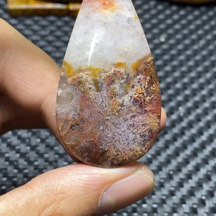 玛瑙/玉髓颈饰未镶嵌董***庄