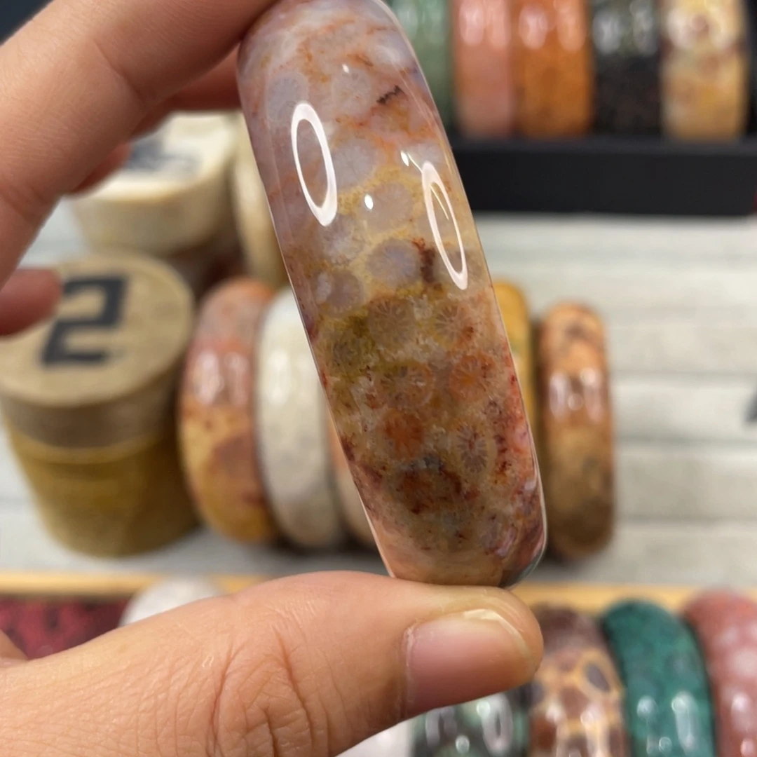 未镶嵌手镯硅化玉