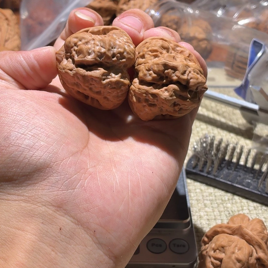 广***哥文玩核桃吊坠山地娃