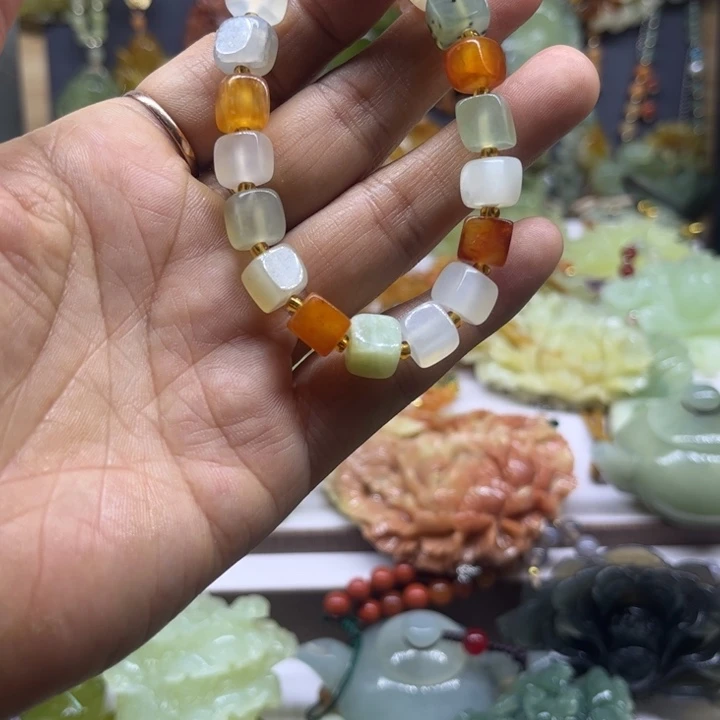 蛇纹石玉未镶嵌颈饰