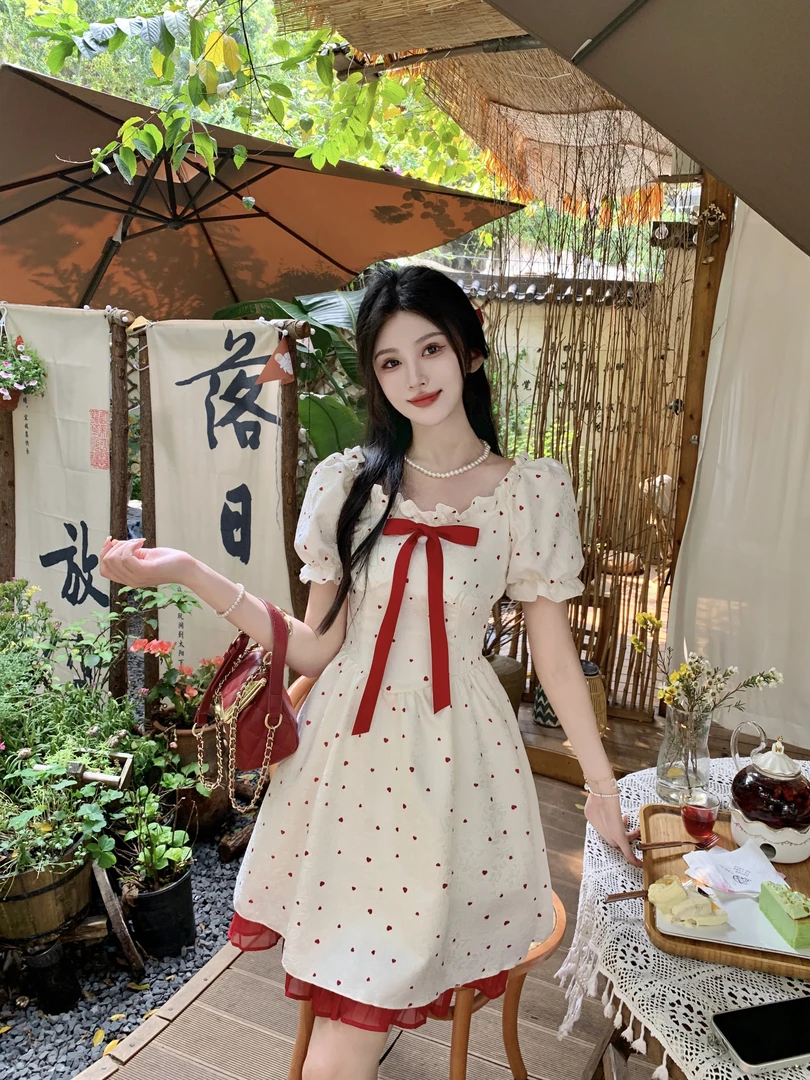 甜美风法式方领泡泡袖公主蓬蓬连衣裙