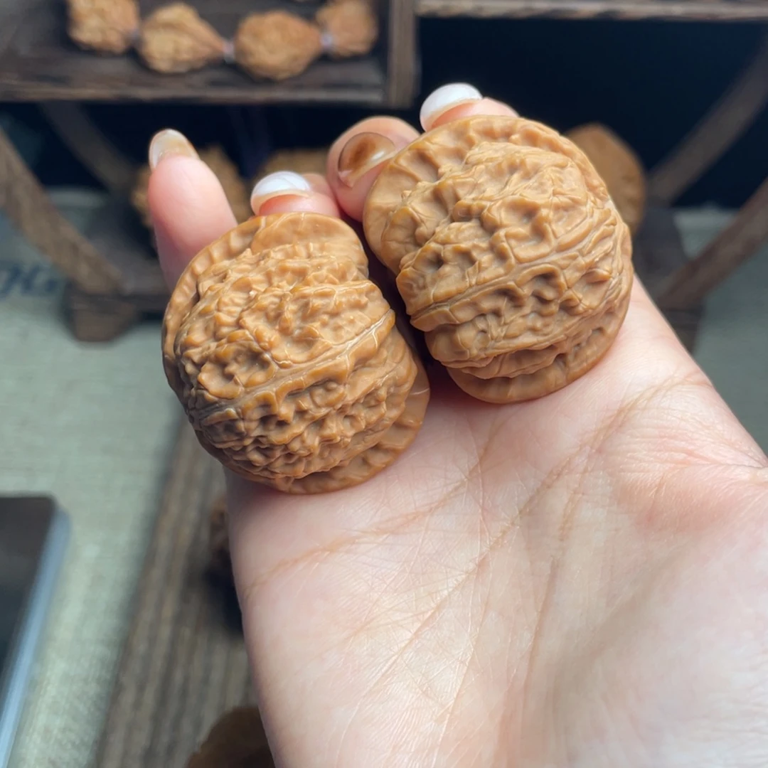贝***贝吊坠文玩核桃白狮子39