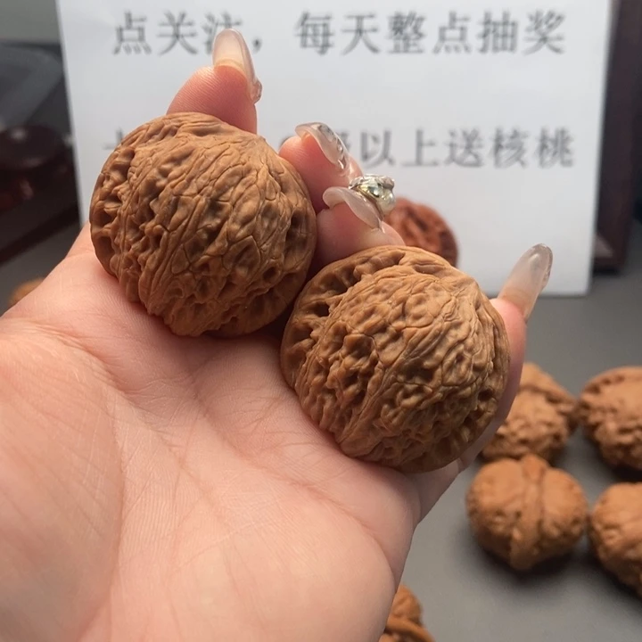 文玩核桃吊坠泥鳅背39尺寸