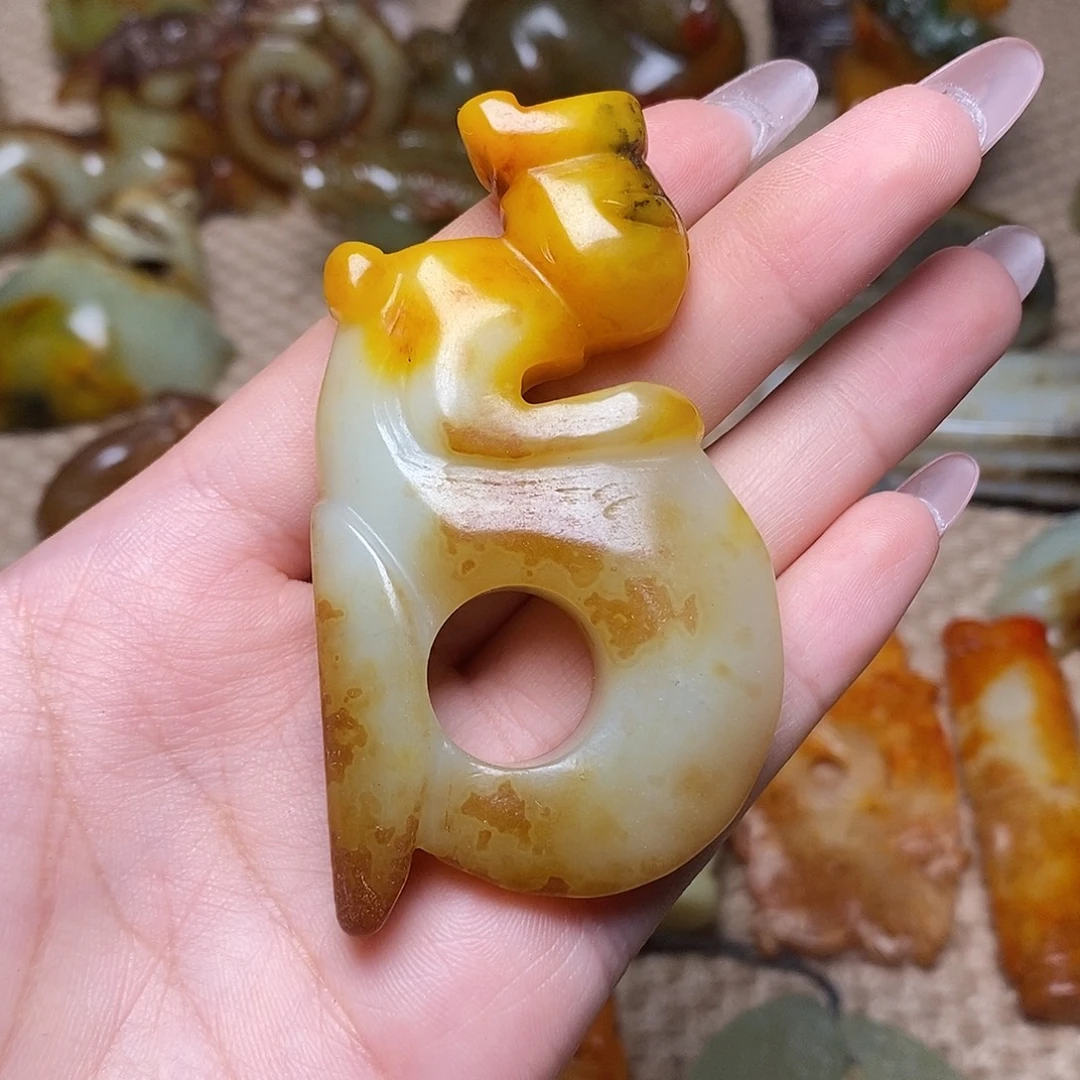 未镶嵌蛇纹石玉颈饰