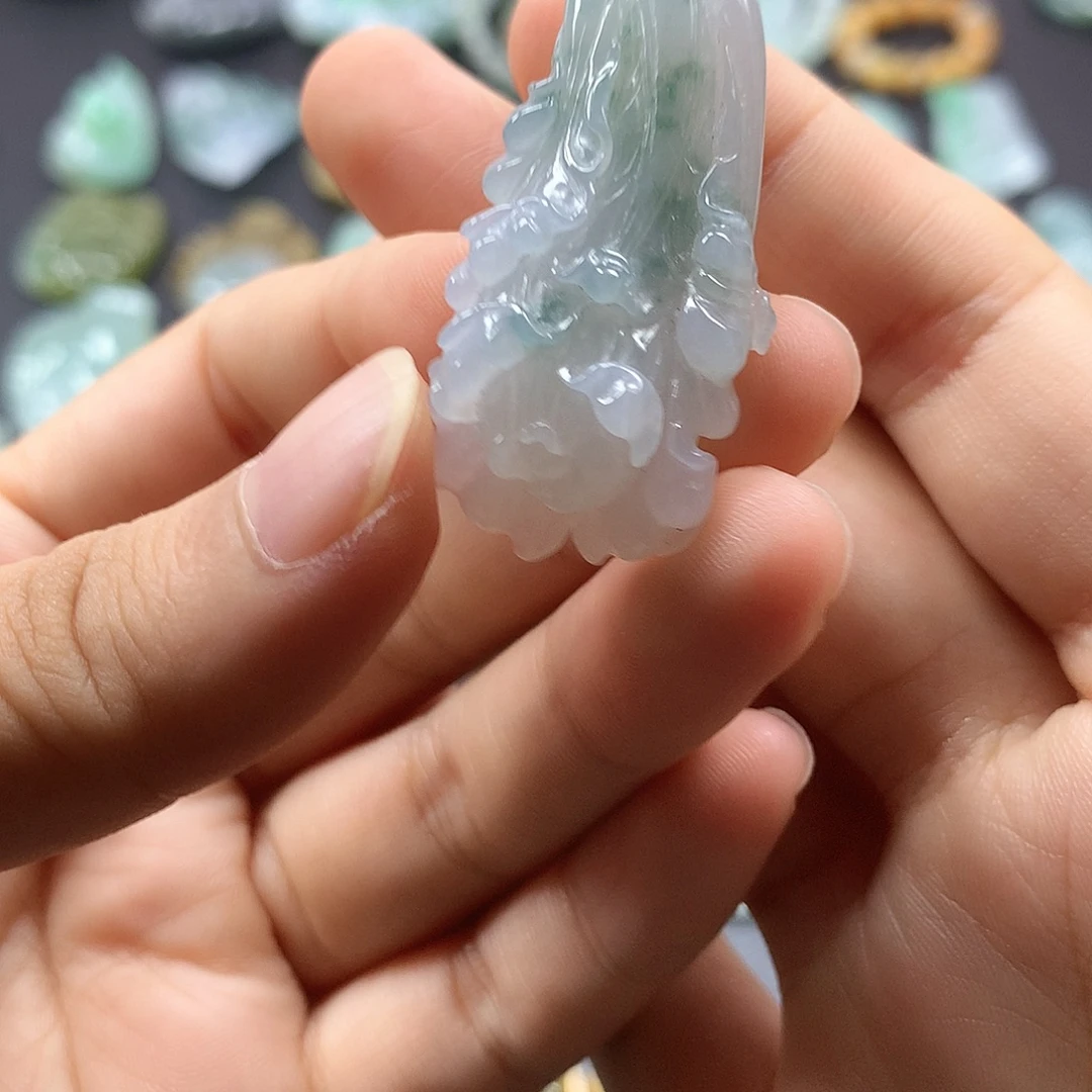 翡翠未镶嵌颈饰白菜