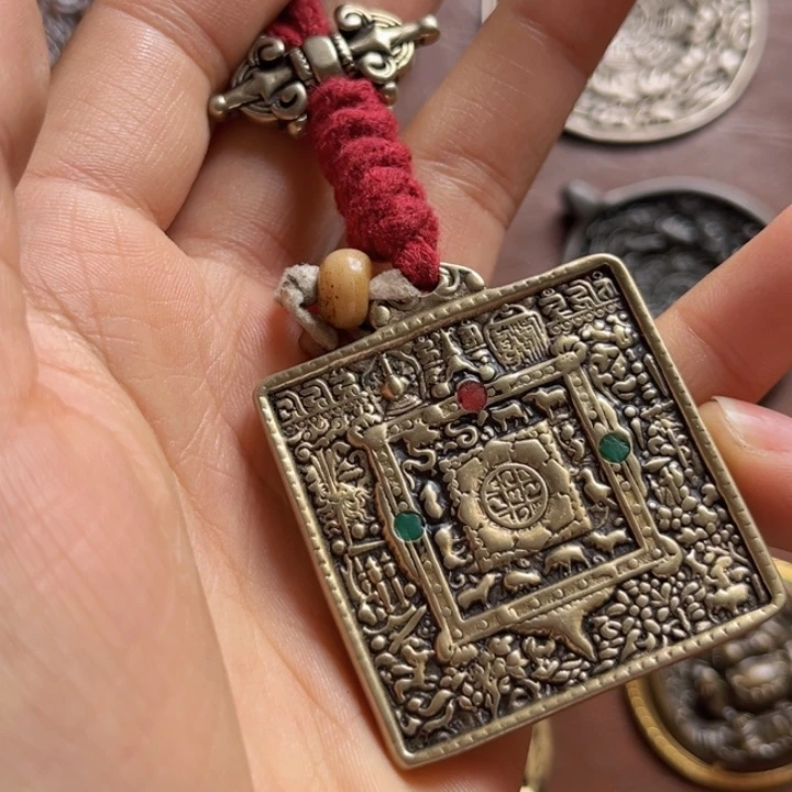 颈饰琉璃是*王喜欢的朋友