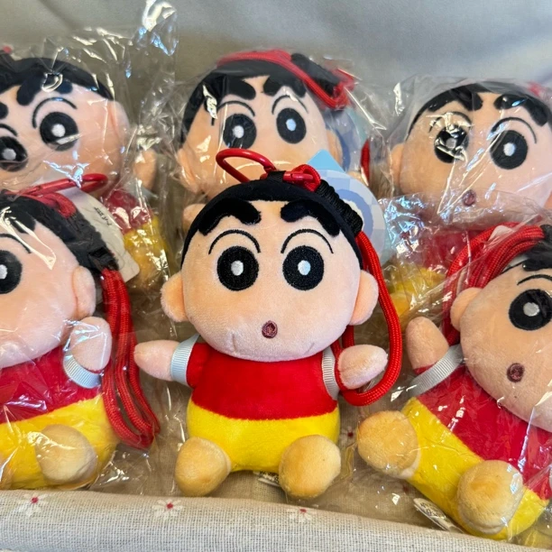 正版蜡笔小新包包挂件公仔毛绒钥匙扣时尚汽车挂饰