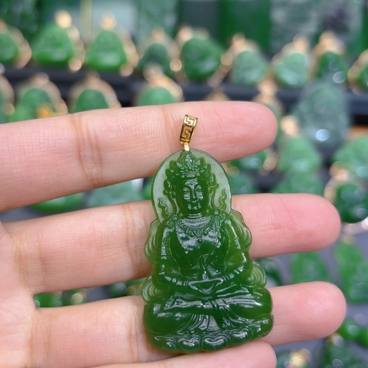 颈饰18K金镶嵌和田玉（碧玉）