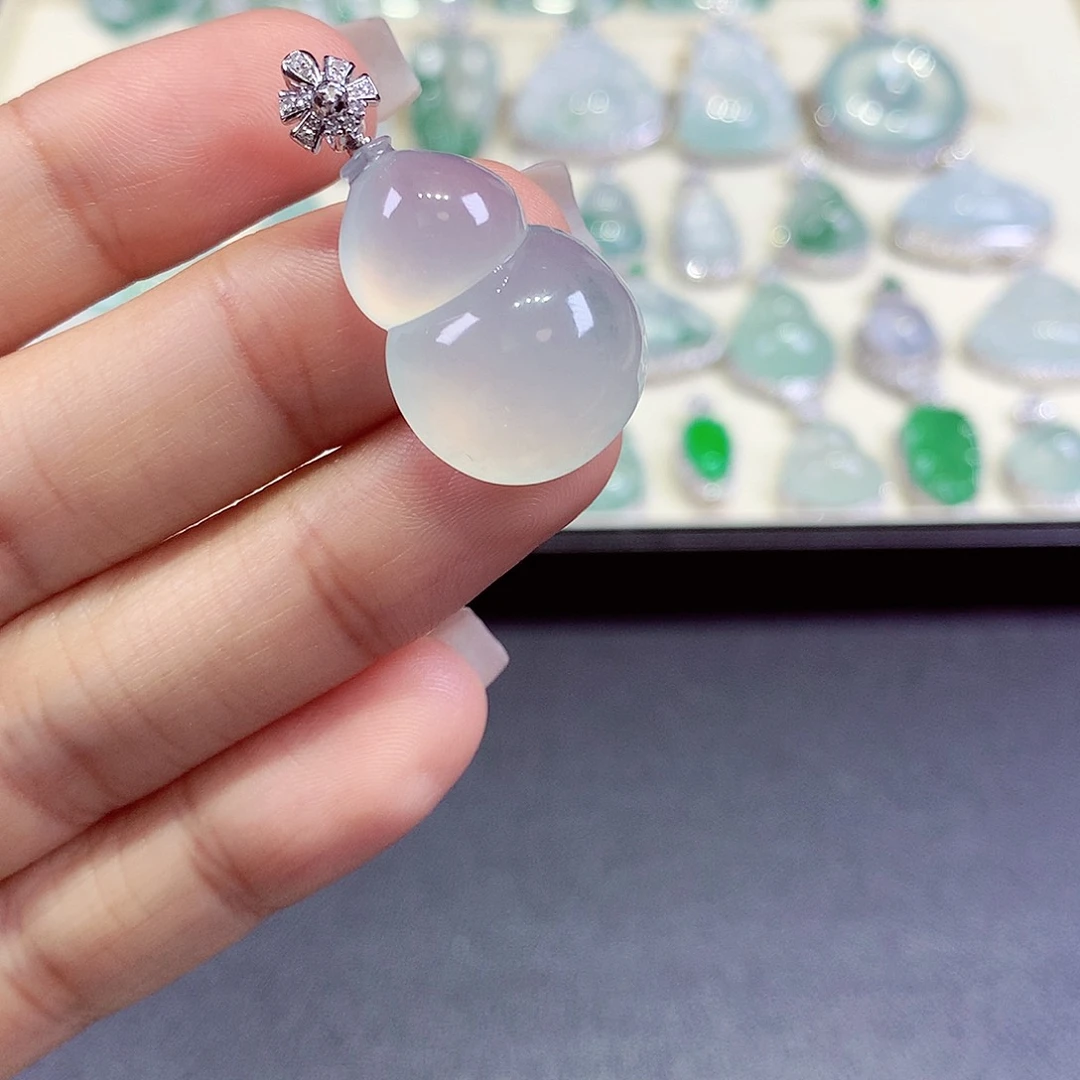 翡翠18K金镶嵌颈饰翡翠