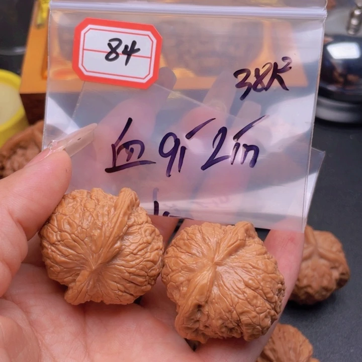 文玩核桃把件84血麒麟